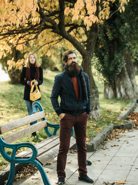 Young couple in autumn park - Fotografie, Obrázek