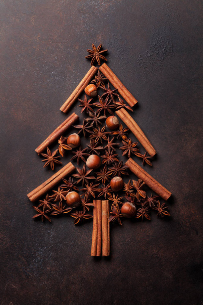 Anise y canela especias árbol de Navidad
 - Foto, imagen