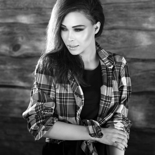 Young sensual & beauty brunette woman pose on wooden background. Black-white photo. - Foto, afbeelding