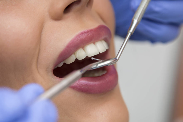 Paciente fazendo exame dentário
 - Foto, Imagem