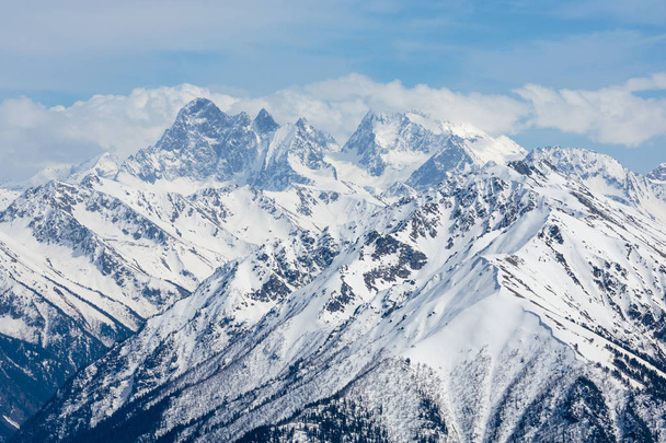 Russia, Caucasus, Karachay-Cherkessia, Arkhyz. Mountain tops in snow. - Foto, Bild