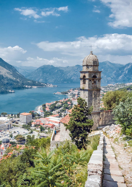 Iglesia de Nuestra Señora en Kotor, Montenegro
 - Foto, Imagen