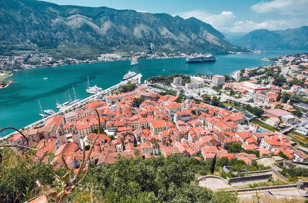 Een kijk op Kotor. Montenegro - Foto, afbeelding