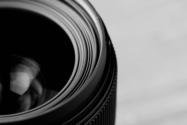 reflexo da lente foto em preto e branco
 - Foto, Imagem
