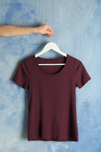 Blank maroon t-shirt - Fotoğraf, Görsel