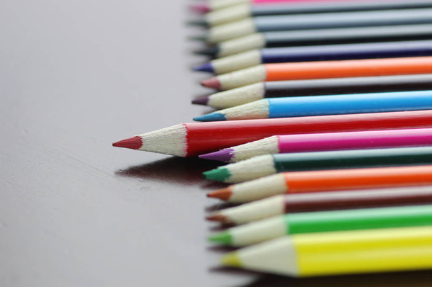 színes ceruza, fa tábla - Fotó, kép