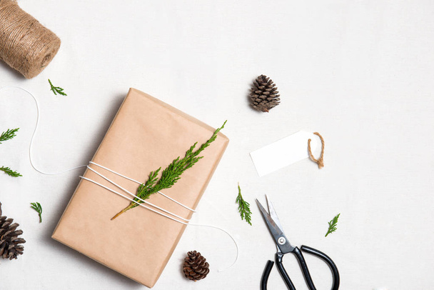 Christmas presents. Packages wrapped in kraft paper tied with jute - Foto, Bild