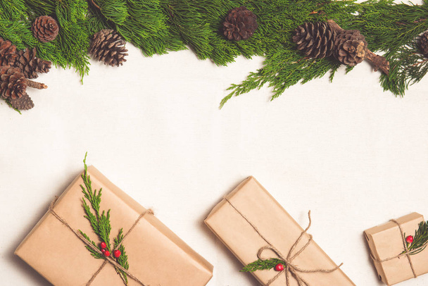 Christmas presents. Packages wrapped in kraft paper tied with jute - 写真・画像