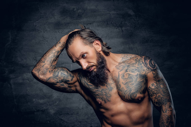 Hombre barbudo muscular
 - Foto, imagen