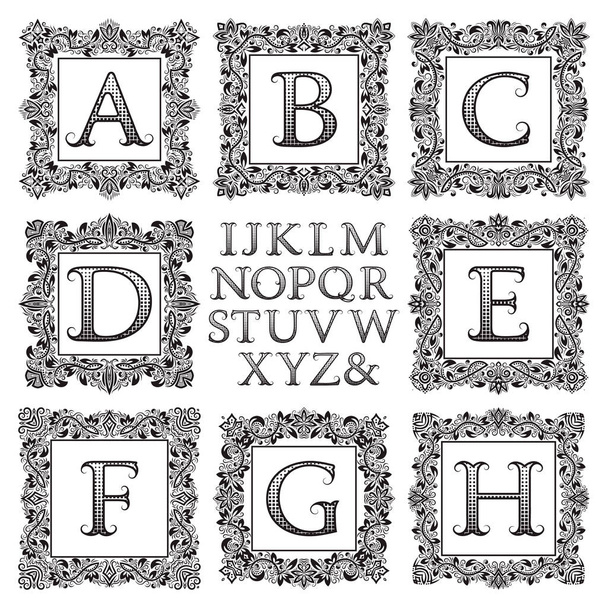 Kit monograma vintage. Letras estampadas negras y marcos cuadrados florales para crear el logotipo inicial en estilo victoriano
. - Vector, imagen