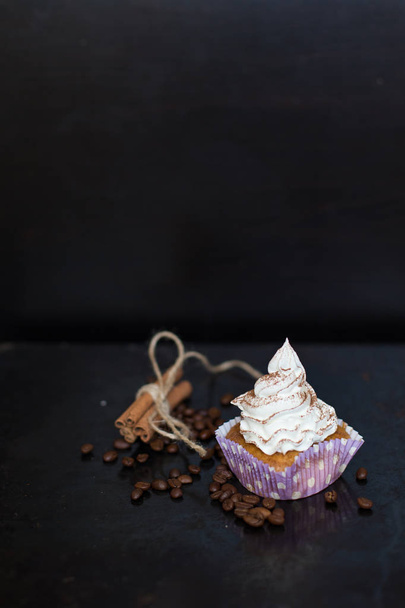 tiramisu cupcakes homemade - Foto, afbeelding