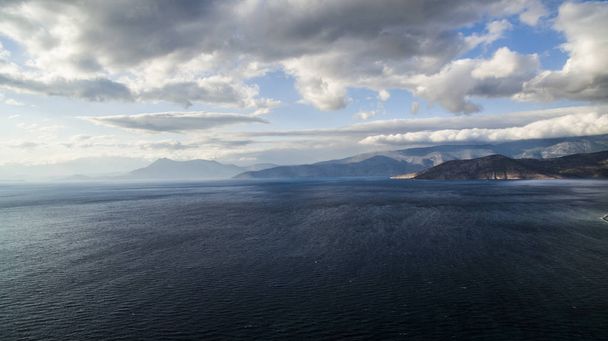 felhős tengeri táj felülről Görögország alepochori - Fotó, kép