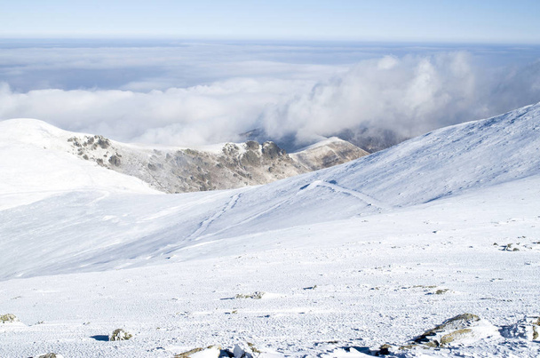 Wolken über Schnee Winter Berg, Bulgarien - Foto, Bild