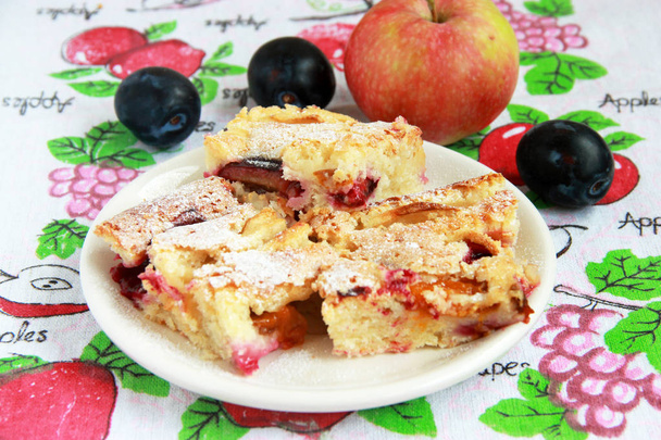 Autumn pie with fruits - Photo, Image