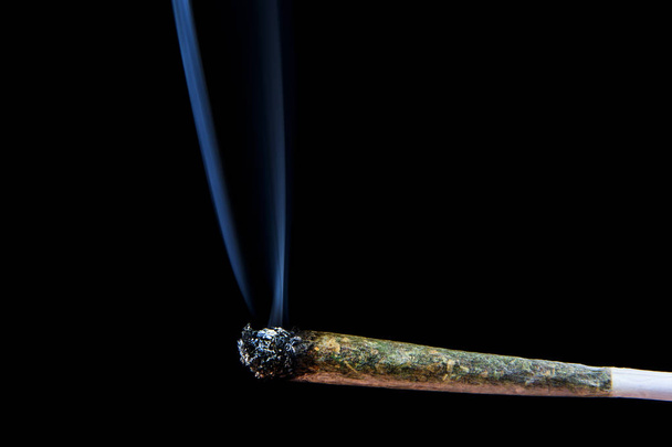 Marijuana com fumaça
 - Foto, Imagem