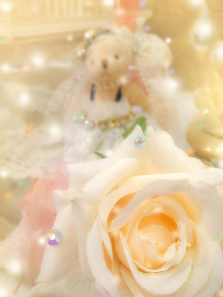 квітуча жовта бежева троянда
  - Фото, зображення