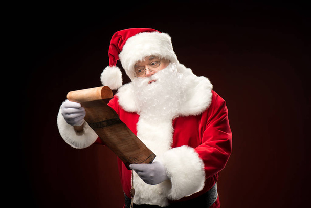 Santa Claus reading wishlist - Foto, afbeelding