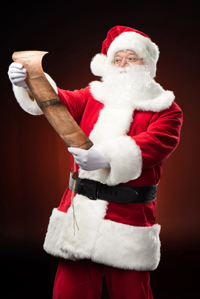 Santa Claus reading wishlist - Foto, immagini