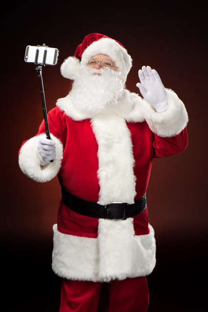 Felice Babbo Natale prendendo selfie
  - Foto, immagini