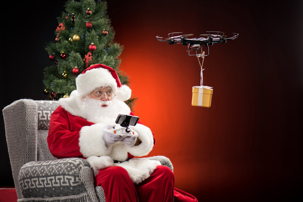 Kerstman met drone - Foto, afbeelding