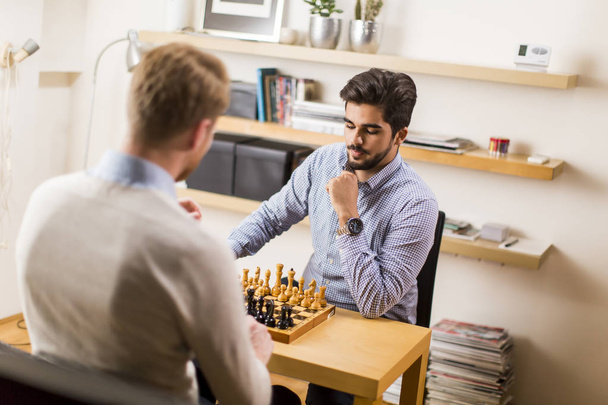 Men playing chess - Foto, Imagen