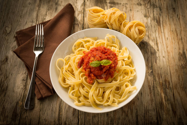 Tagliatelle Amatriciana, italialainen pasta
 - Valokuva, kuva