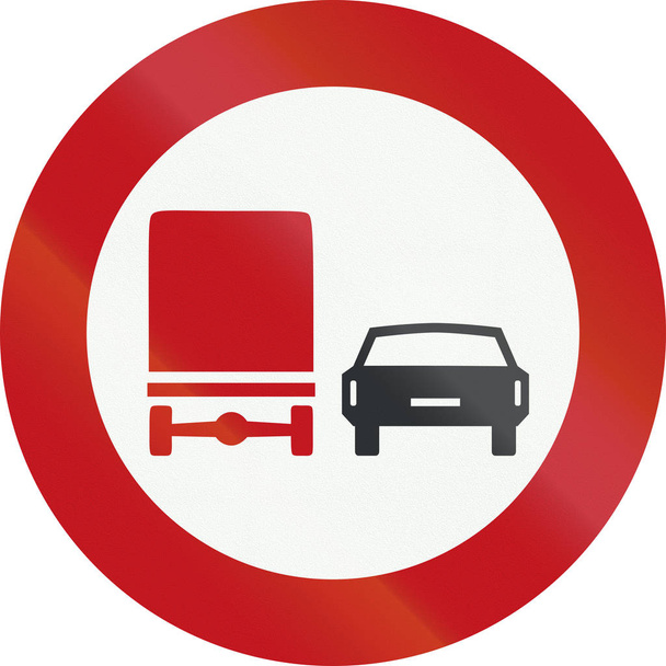 Una señal de prohibición holandesa - No adelantamiento para camiones
 - Foto, Imagen