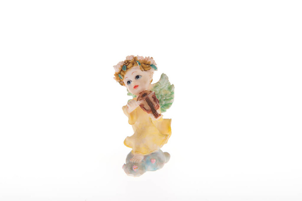 Figura de porcelana ángel de la guarda tocando la trompeta
 - Foto, Imagen
