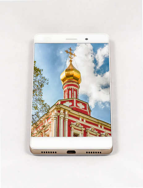 modernes Smartphone mit Vollbild-Bild von Moskau, Russland - Foto, Bild