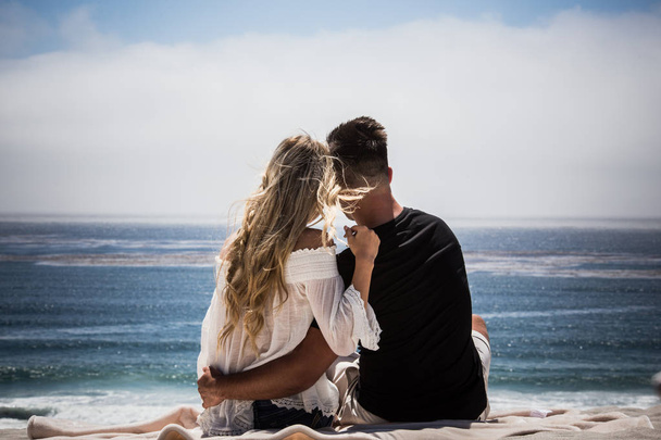 Couple on the beach - 写真・画像