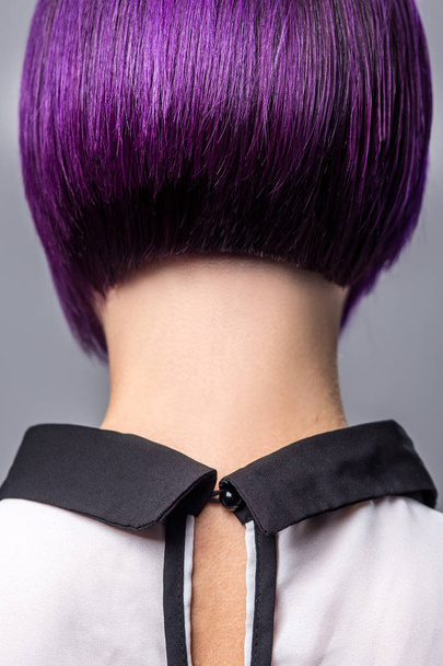 Purple short hairstyle - Foto, afbeelding