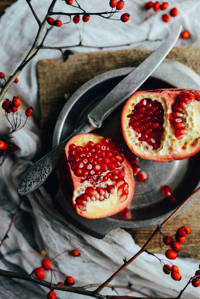Fresh red pomegranate and grapefruit On a wooden background. Pom - Zdjęcie, obraz