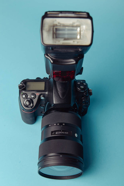 Современная камера DSLR
 - Фото, изображение