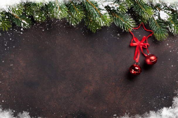 Fundo de Natal com abeto de neve e decoração
 - Foto, Imagem