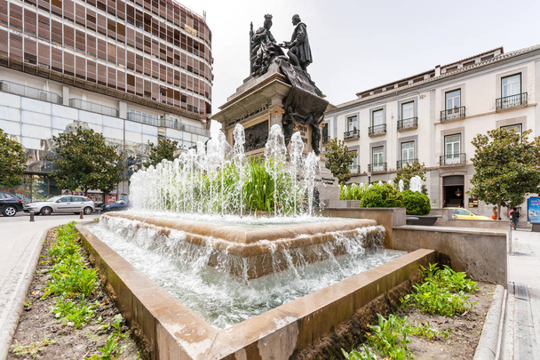Granad Columbus'ta heykeli - Fotoğraf, Görsel