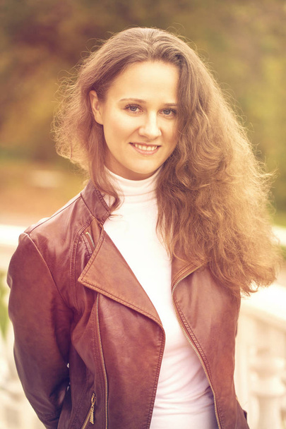 Young beautiful woman in autumn park - Fotografie, Obrázek