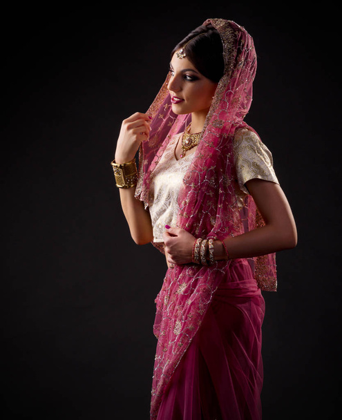 Indian young woman - Foto, Bild