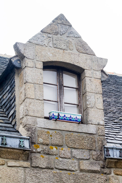 традиционный старый бретонский дом
 - Фото, изображение