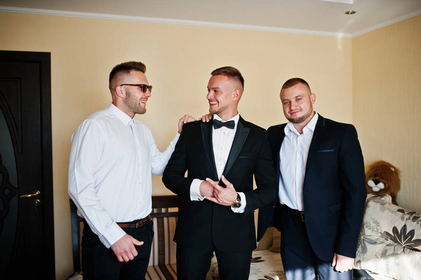 Three handsome male friends meet and speeking each other. Grooms - Foto, immagini