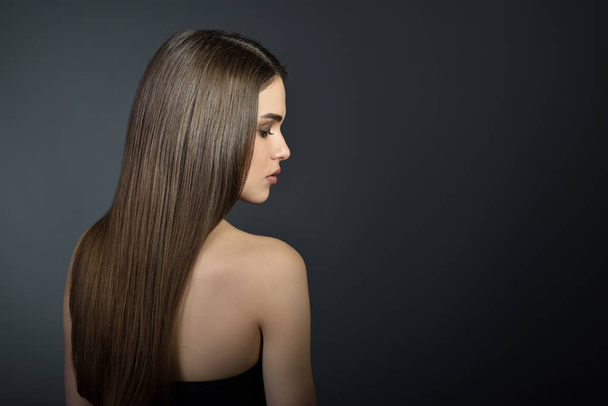 Femme aux cheveux longs en bonne santé
 - Photo, image