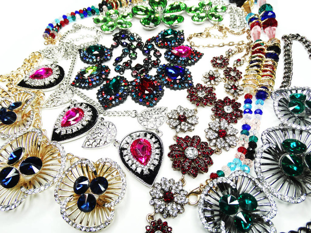 colar de jóias com cristais brilhantes fundo de moda
 - Foto, Imagem