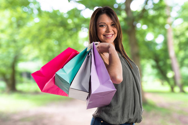 žena s mnoha nákupní tašky - Fotografie, Obrázek