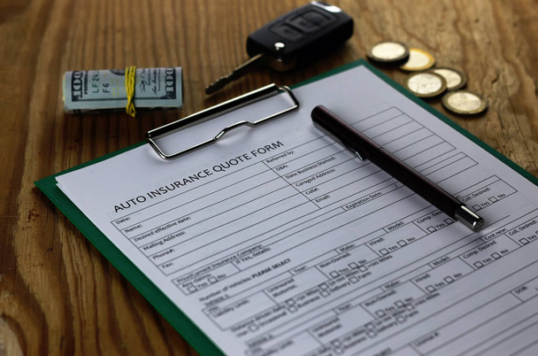 auto insurance contract money - Фото, изображение