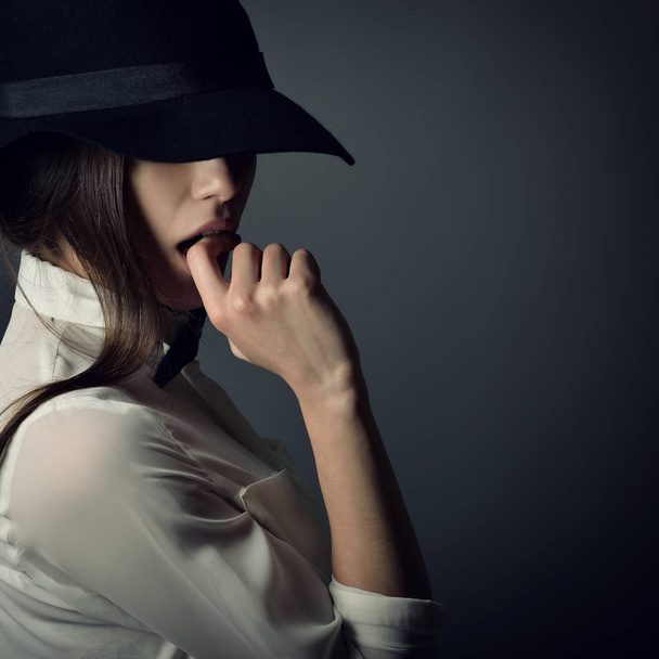Young woman in black hat - 写真・画像