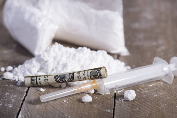 heroiini ja huumeiden käyttö
 - Valokuva, kuva
