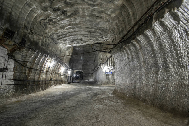 Соляной рудник, на глубине 300 метров, Соледар, Донецкая область, Украина
 - Фото, изображение
