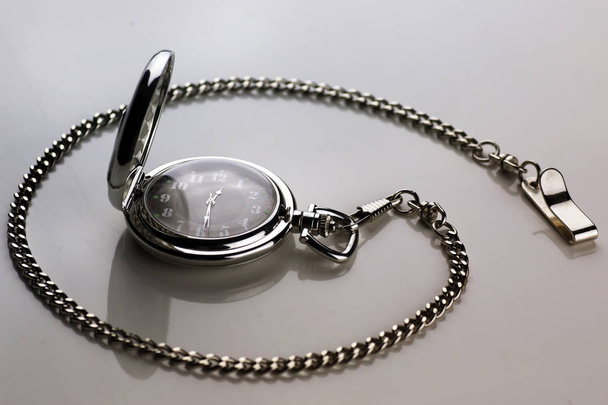 кишеньковий годинник ретро концепція
 - Фото, зображення
