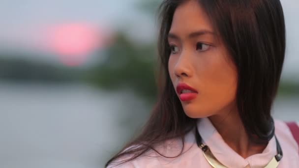  asian woman looking away  - Filmmaterial, Video