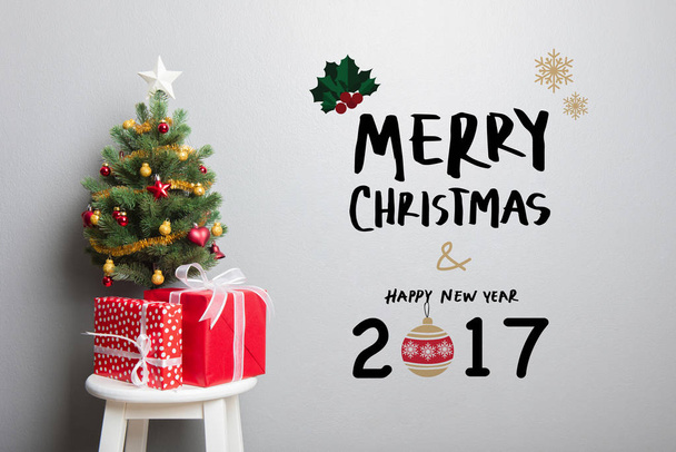 壁にメリー クリスマスと幸せな新年 2017 本文 - 写真・画像