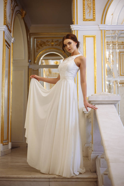 beautiful young woman bride in luxury wedding dress in interior - Foto, imagen